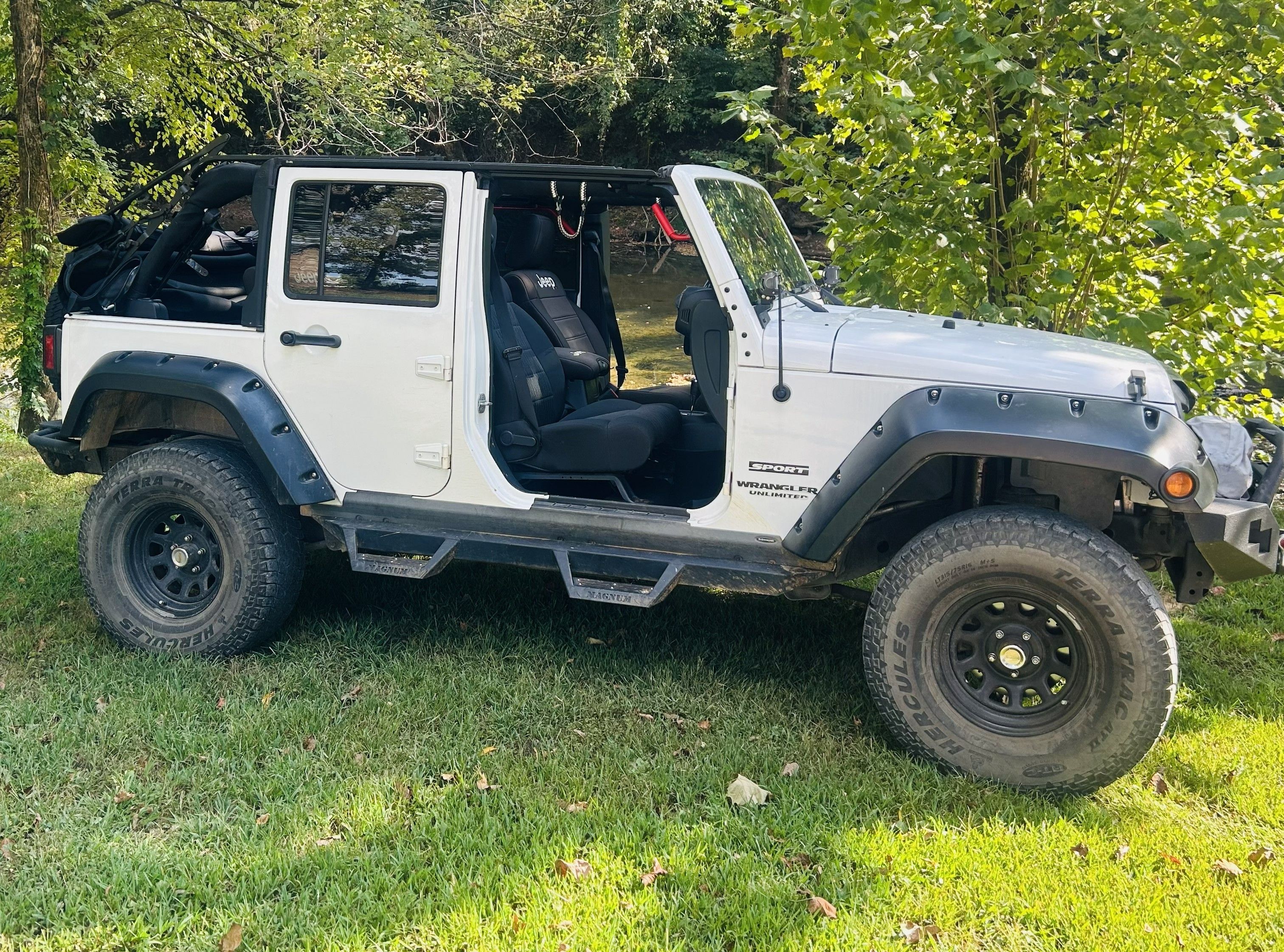 Used 2012 Jeep Wrangler Unlimited Sport AWD/4WD image 6