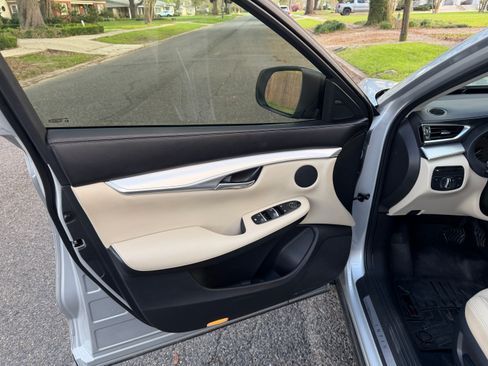 Used 2019 INFINITI QX50 Luxe image 12