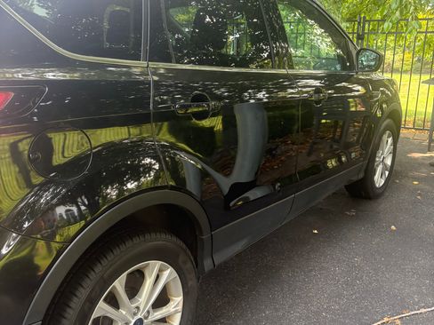 Used 2018 Ford Escape SE w/ SE Sync 3 Package AWD/4WD image 9