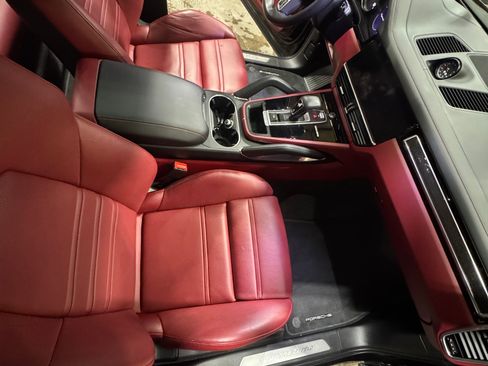 Used 2023 Porsche Cayenne Turbo image 12