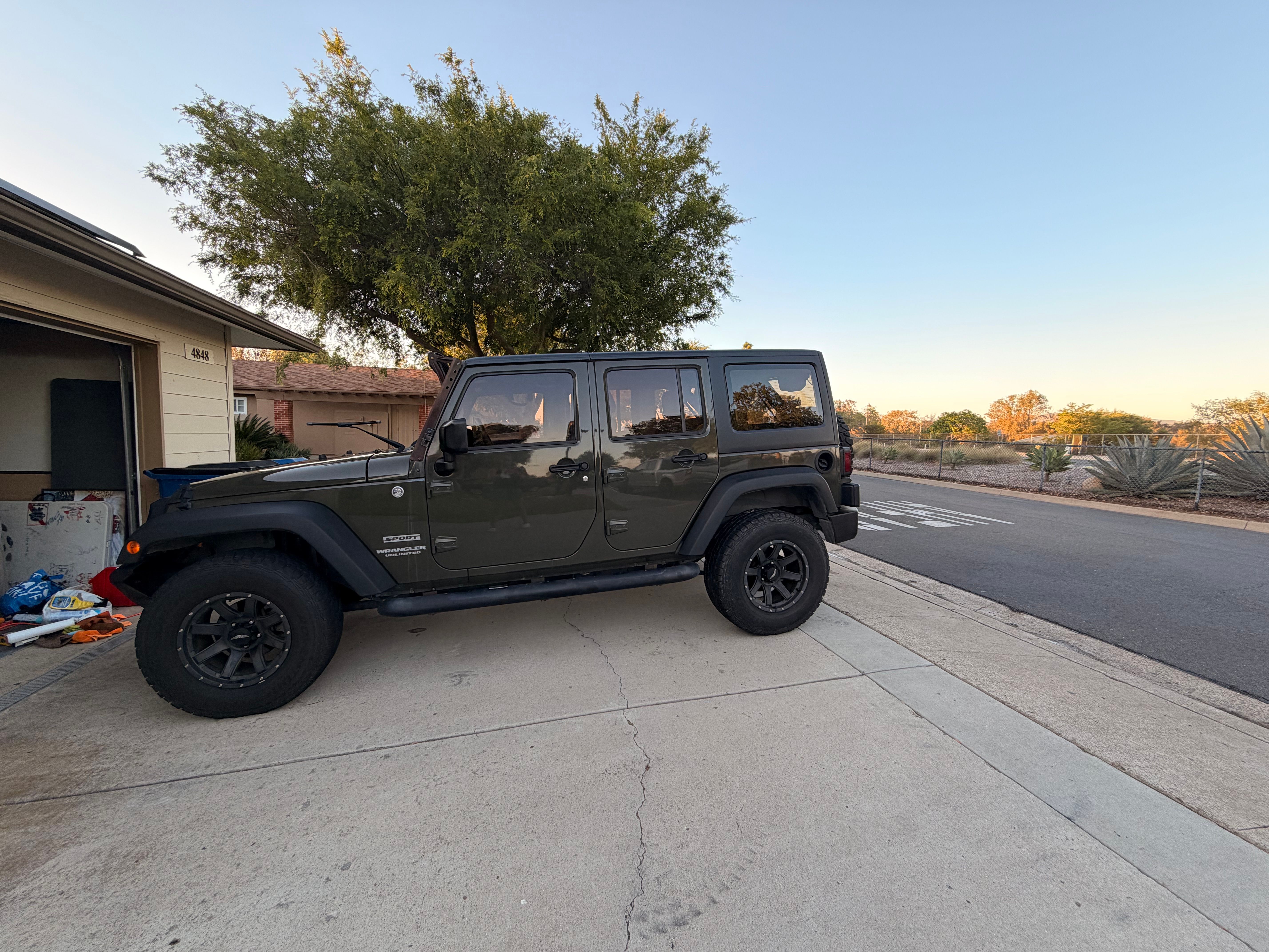Used 2015 Jeep Wrangler Unlimited Sport w/ Connectivity Group AWD/4WD image 15