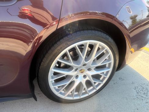 Used 2018 Porsche Panamera 4 image 4