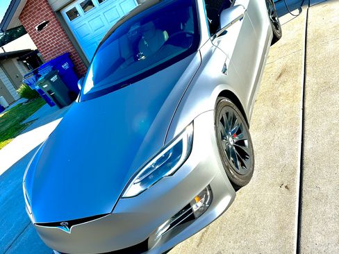 Used 2017 Tesla Model S 75D AWD/4WD image 2