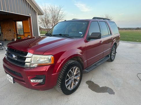Used 2017 Ford Expedition XLT w/ Equipment Group 201A image 1