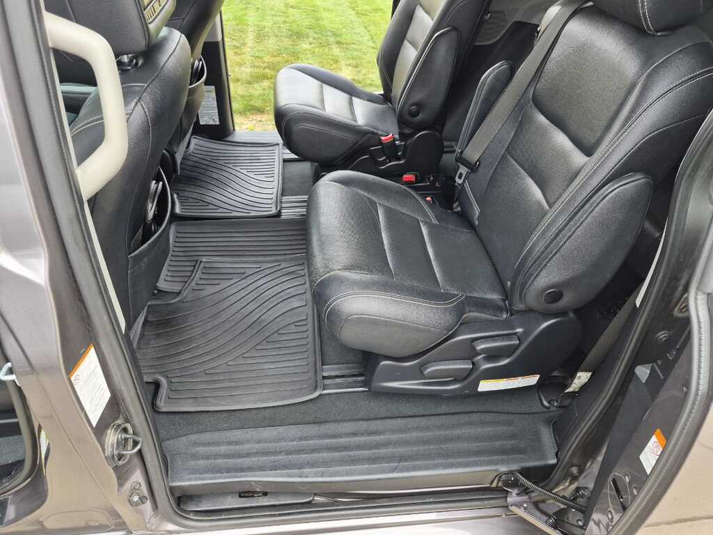 Used 2020 Toyota Sienna SE FWD image 11