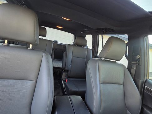 Used 2022 Lexus GX 460 Premium w/ Accessory Package image 23