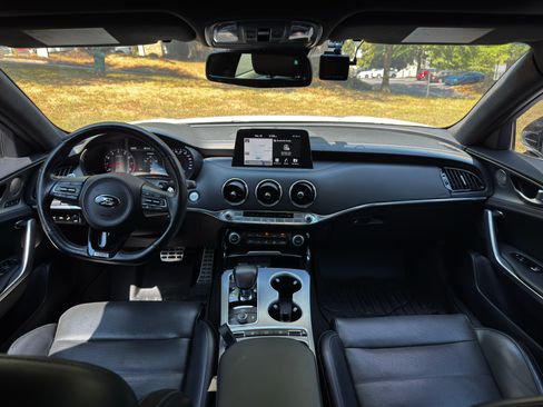 Used 2018 Kia Stinger GT2 image 21