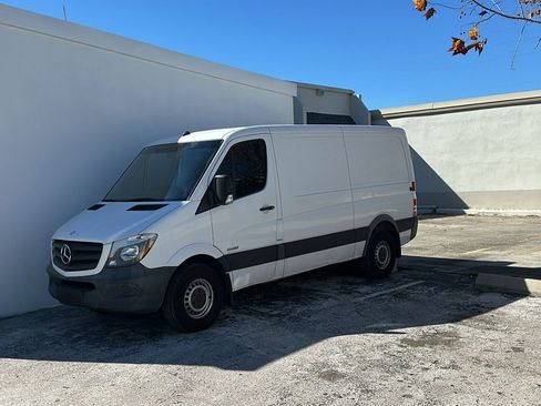 Used 2015 Mercedes-Benz Sprinter 2500 image 4