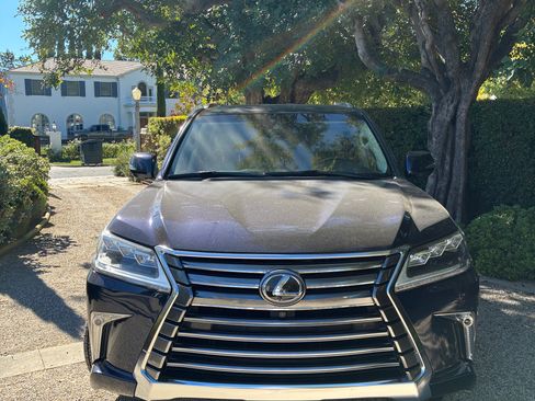 Used 2020 Lexus LX 570 4WD w/ Luxury Package image 2