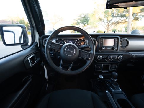 Used 2018 Jeep Wrangler Unlimited Sport image 19