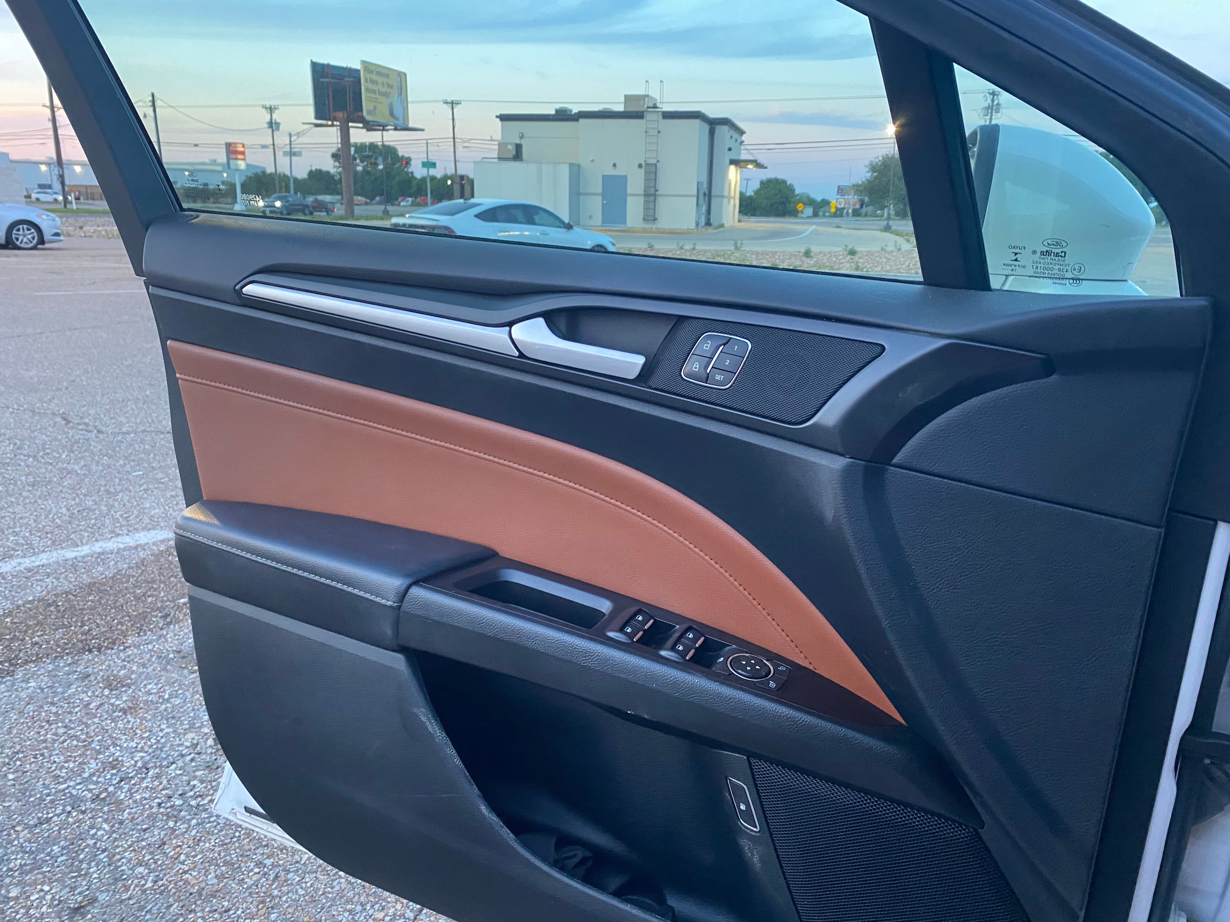 Used 2019 Ford Fusion Energi Titanium FWD image 8