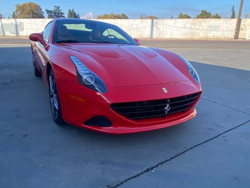 Used 2015 Ferrari California T image 14