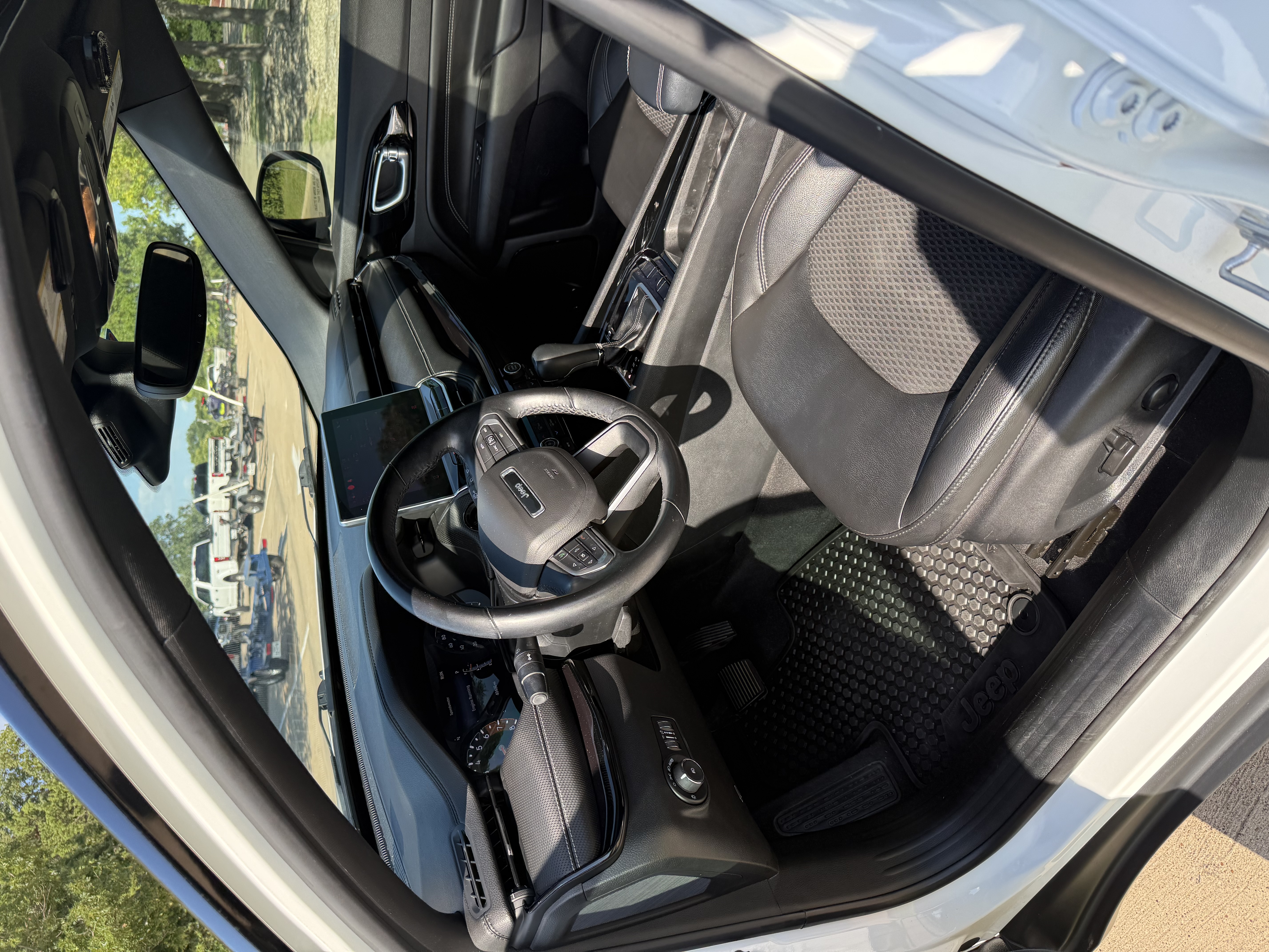 Used 2022 Jeep Compass Latitude w/ Sun and Sound Group FWD image 9