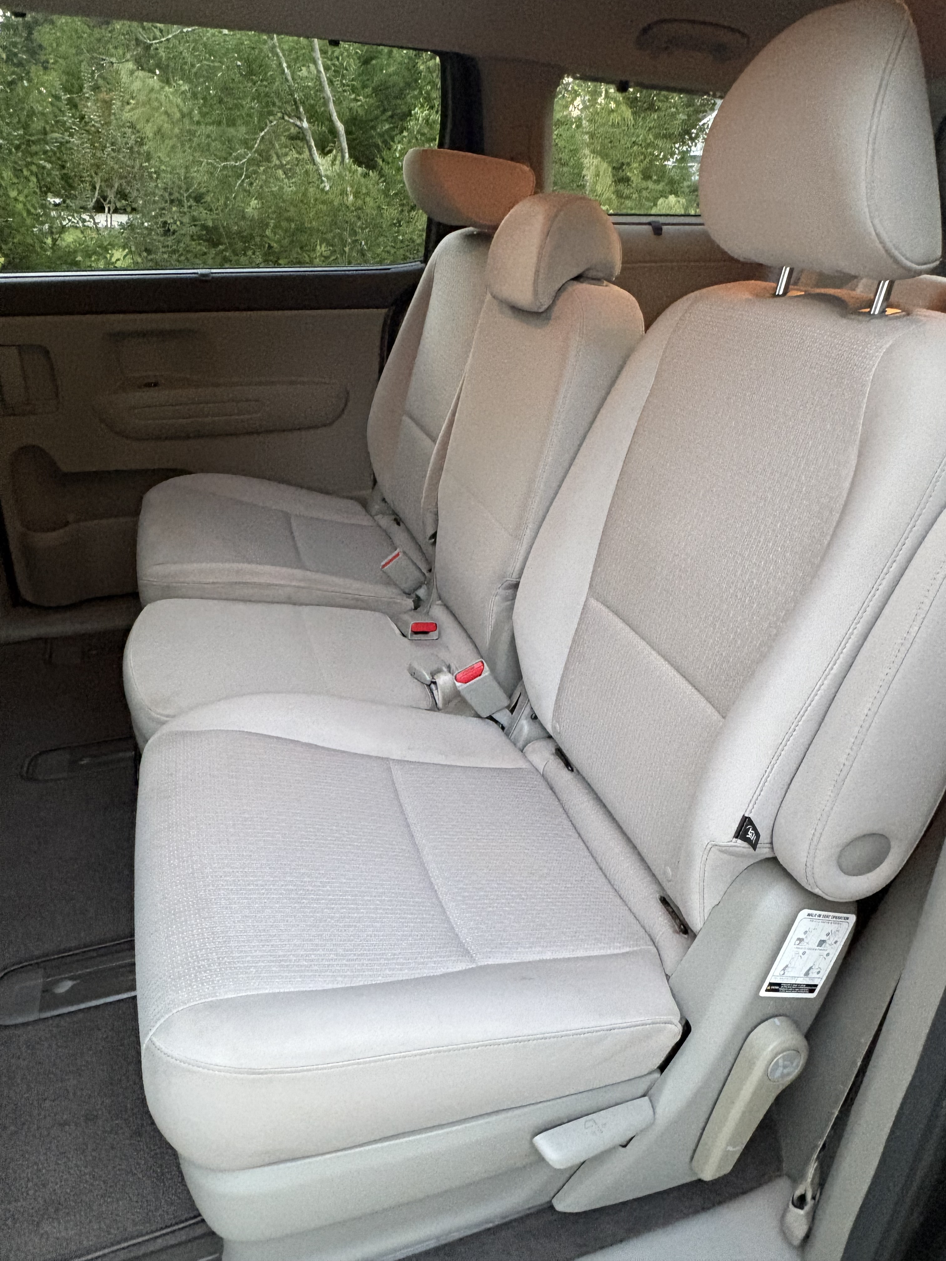 Used 2016 Kia Sedona LX w/ Option Group 020 FWD image 16