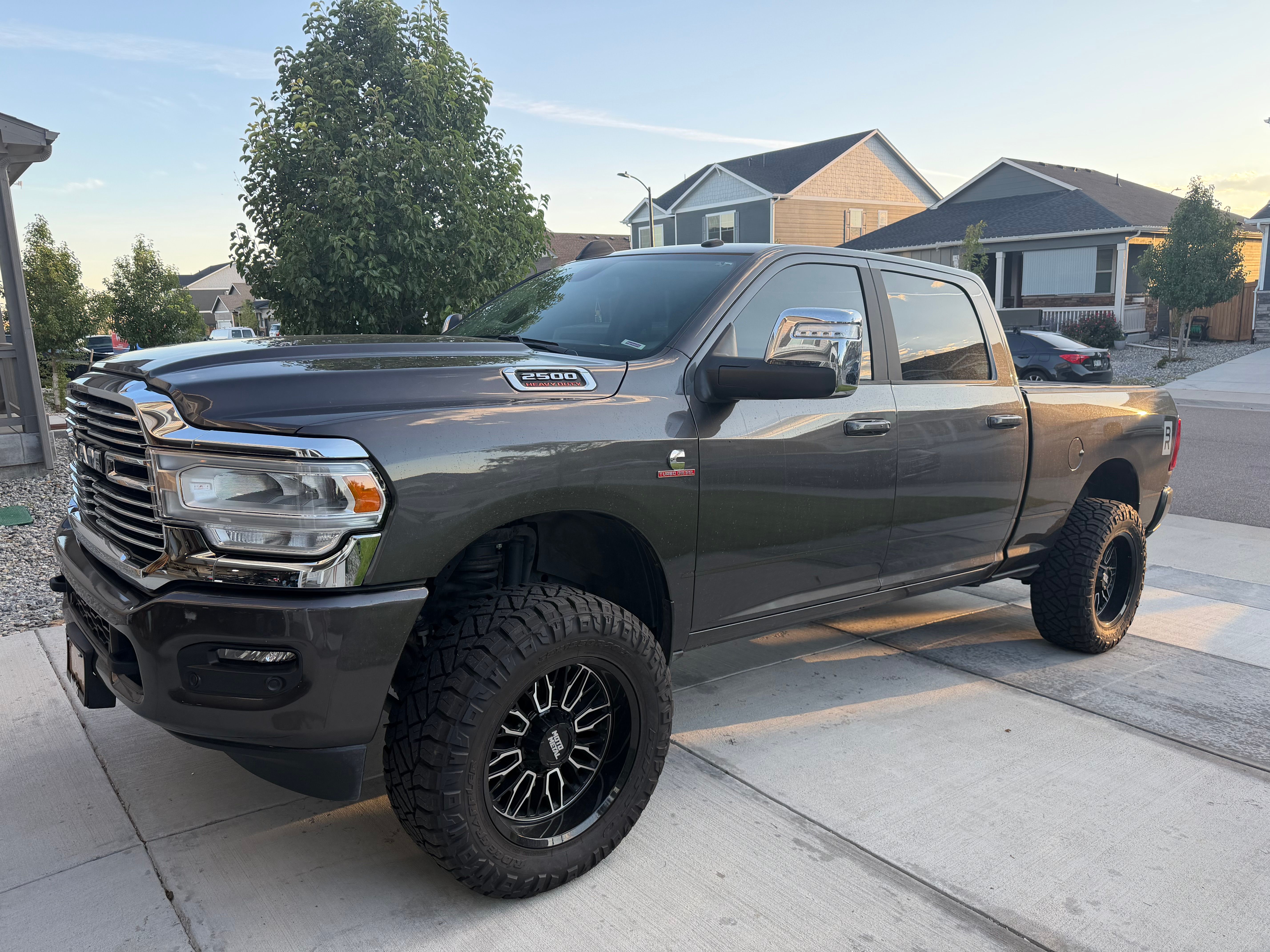 Used 2024 RAM 2500 Laramie AWD/4WD image 2