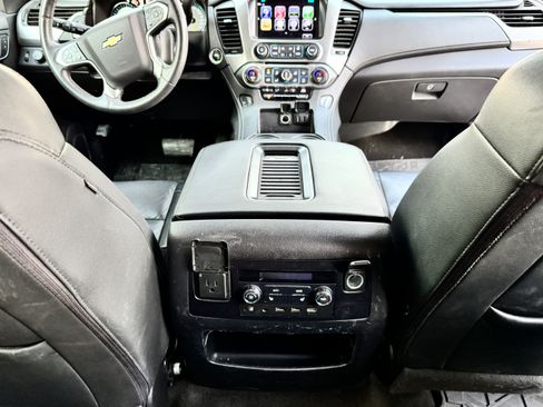 Used 2017 Chevrolet Suburban LT image 16