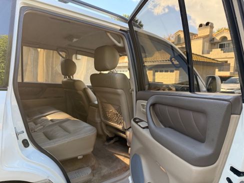Used 2000 Toyota Land Cruiser Sport Utility 4D image 17