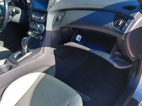 Used 2013 Hyundai Genesis 2.0T image 23