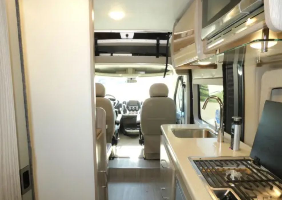 Used 2022 RAM ProMaster 3500 w/ Premium R/V Group FWD image 4