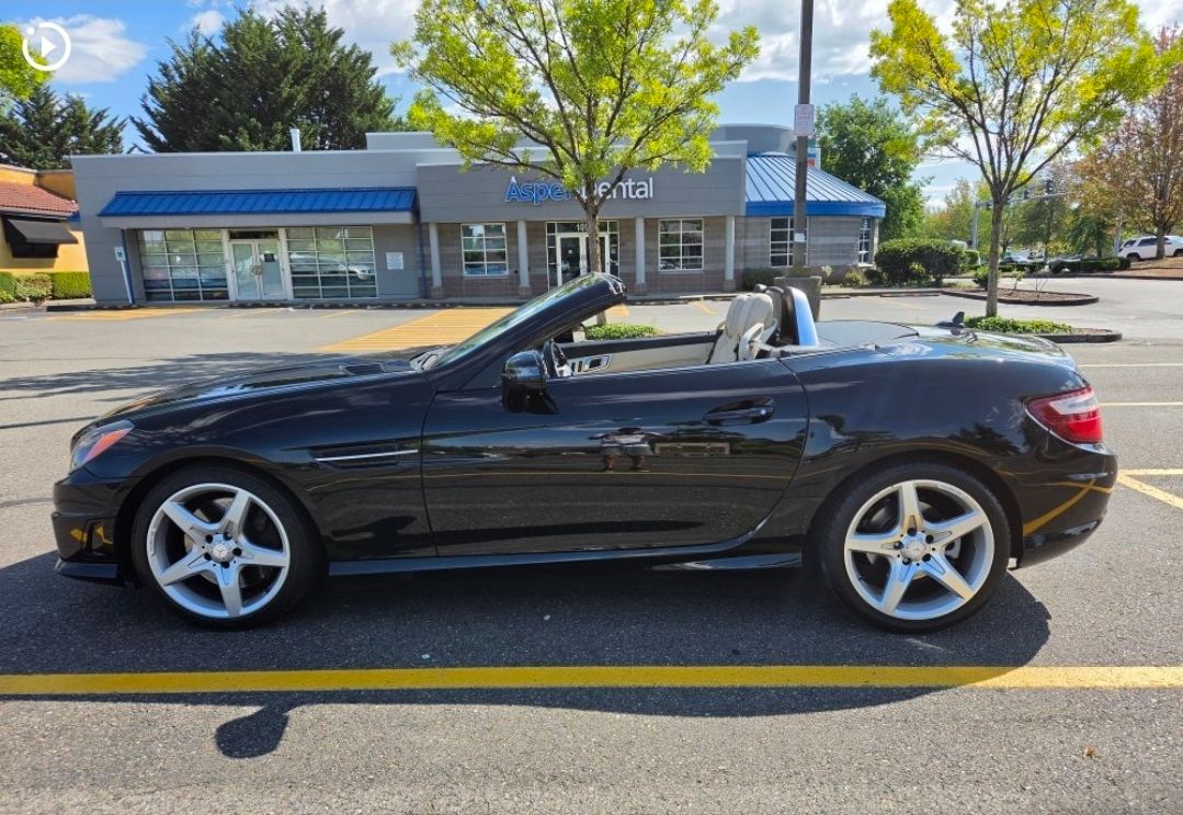 Used 2013 Mercedes-Benz SLK 250 w/ Premium I Pkg image 2
