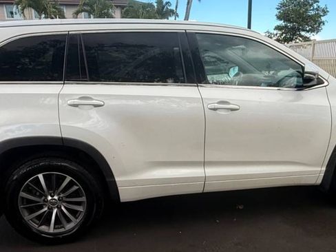 Used 2017 Toyota Highlander XLE AWD/4WD image 10
