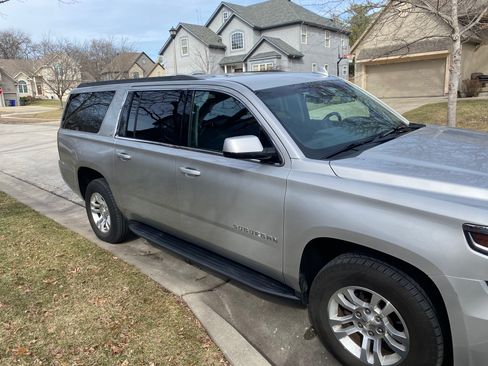 Used 2017 Chevrolet Suburban LT image 1