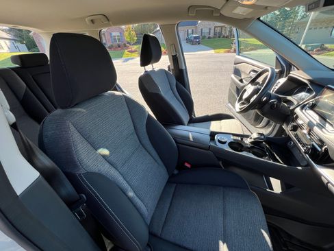 Used 2021 Nissan Rogue SV image 10