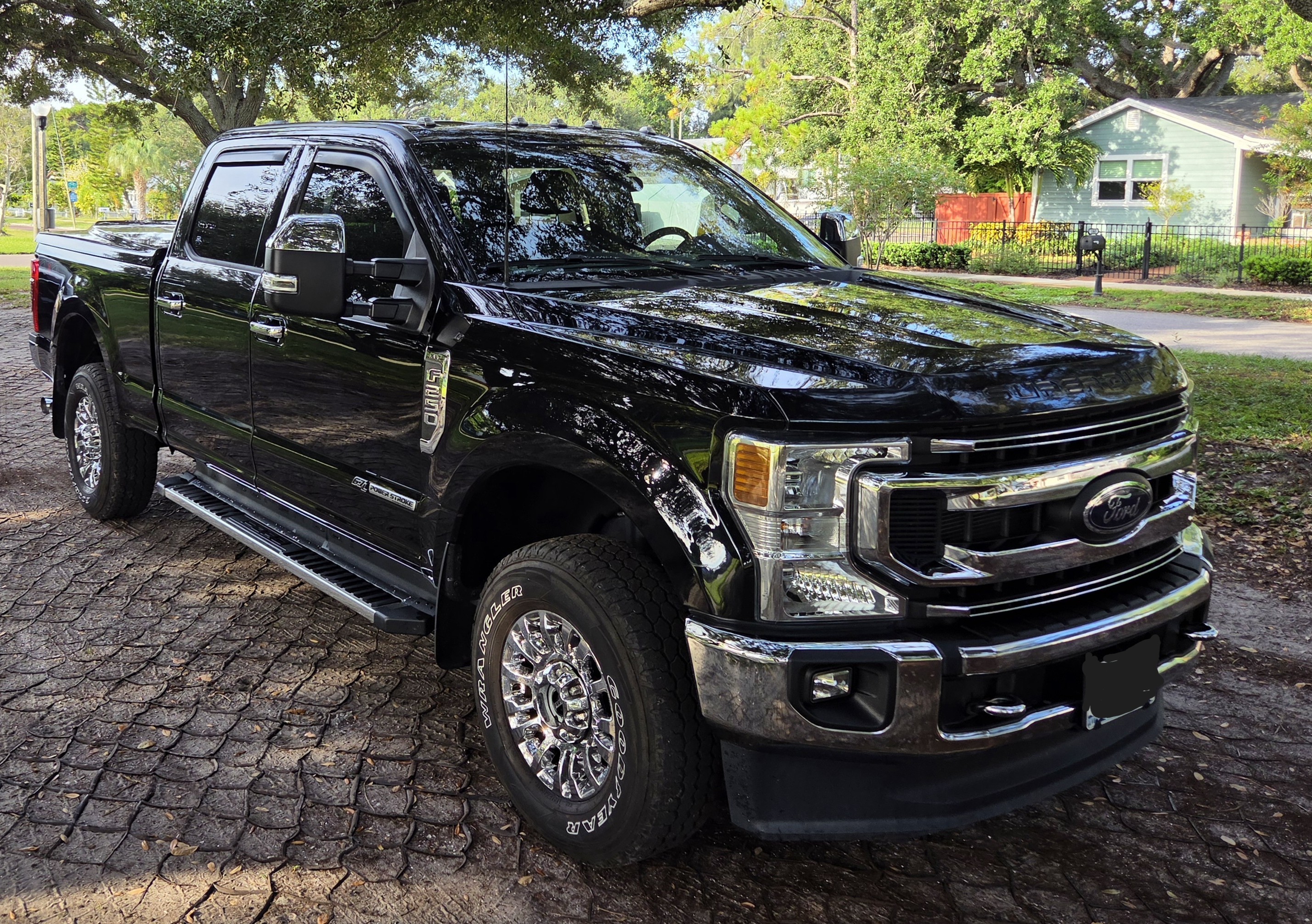 Used 2022 Ford F250 XLT w/ XLT Premium Package AWD/4WD image 4