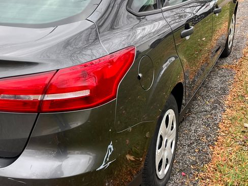 Used 2017 Ford Focus S image 2