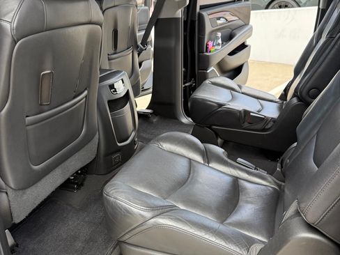 Used 2019 Cadillac Escalade ESV Luxury image 6