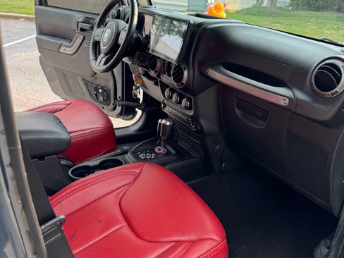 Used 2018 Jeep Wrangler Unlimited Sport S AWD/4WD image 27