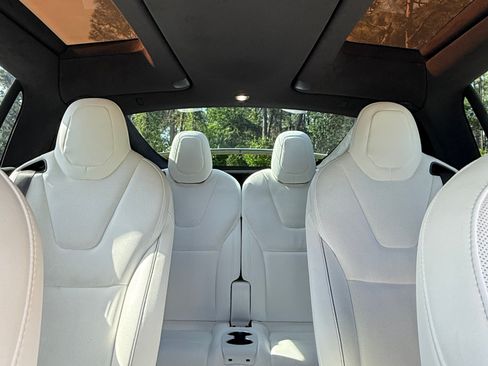 Used 2022 Tesla Model X Plaid image 26