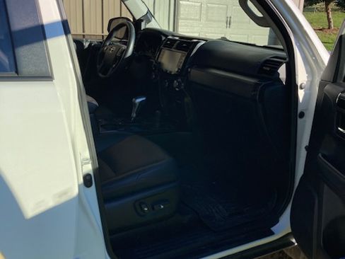 Used 2020 Toyota 4Runner TRD Off-Road Premium image 6