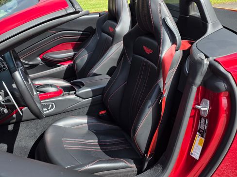 Used 2021 Aston Martin V8 Vantage Roadster image 25