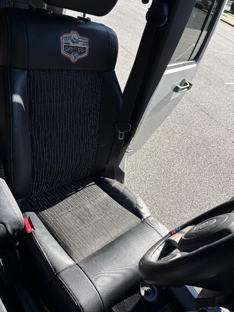 Used 2012 Jeep Wrangler Unlimited Sahara AWD/4WD image 16