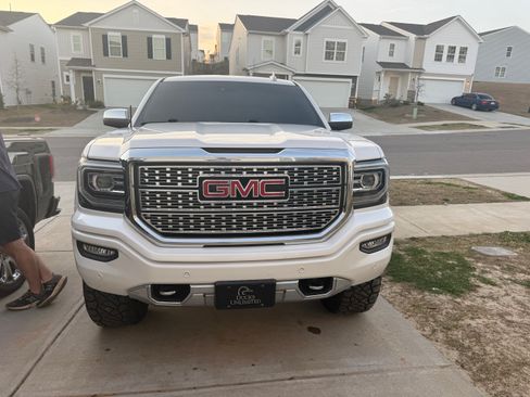 Used 2017 GMC Sierra 1500 Denali w/ Denali Ultimate Package image 6