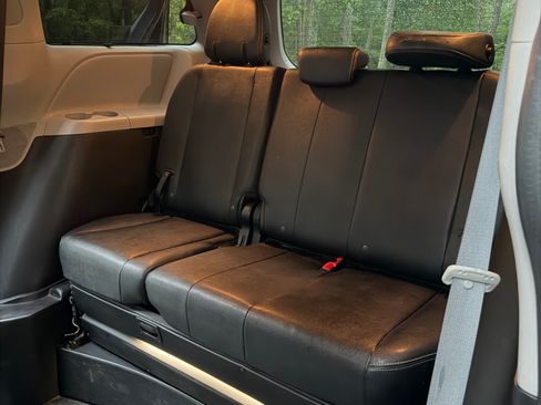Used 2018 Toyota Sienna SE w/ SE Preferred Package FWD image 5