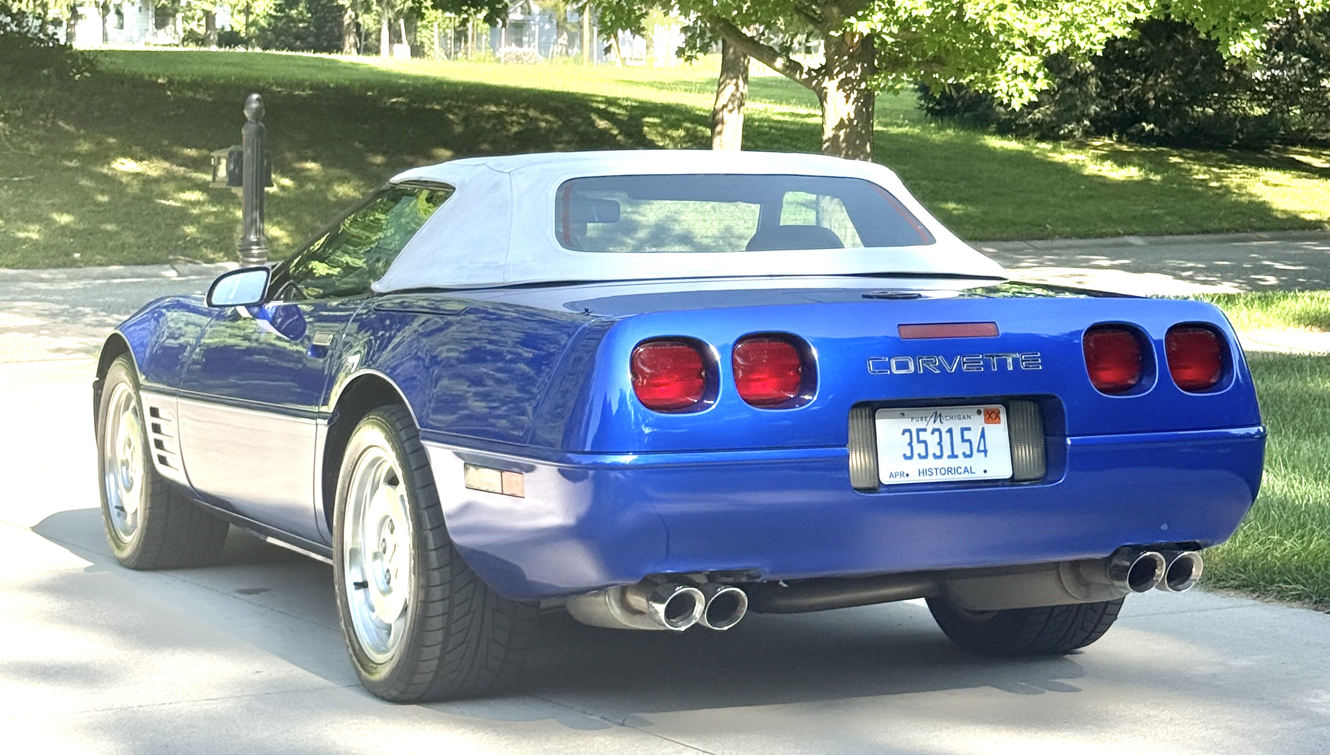 Used 1994 Chevrolet Corvette Convertible RWD image 12