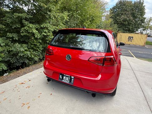 Used 2017 Volkswagen GTI SE image 5