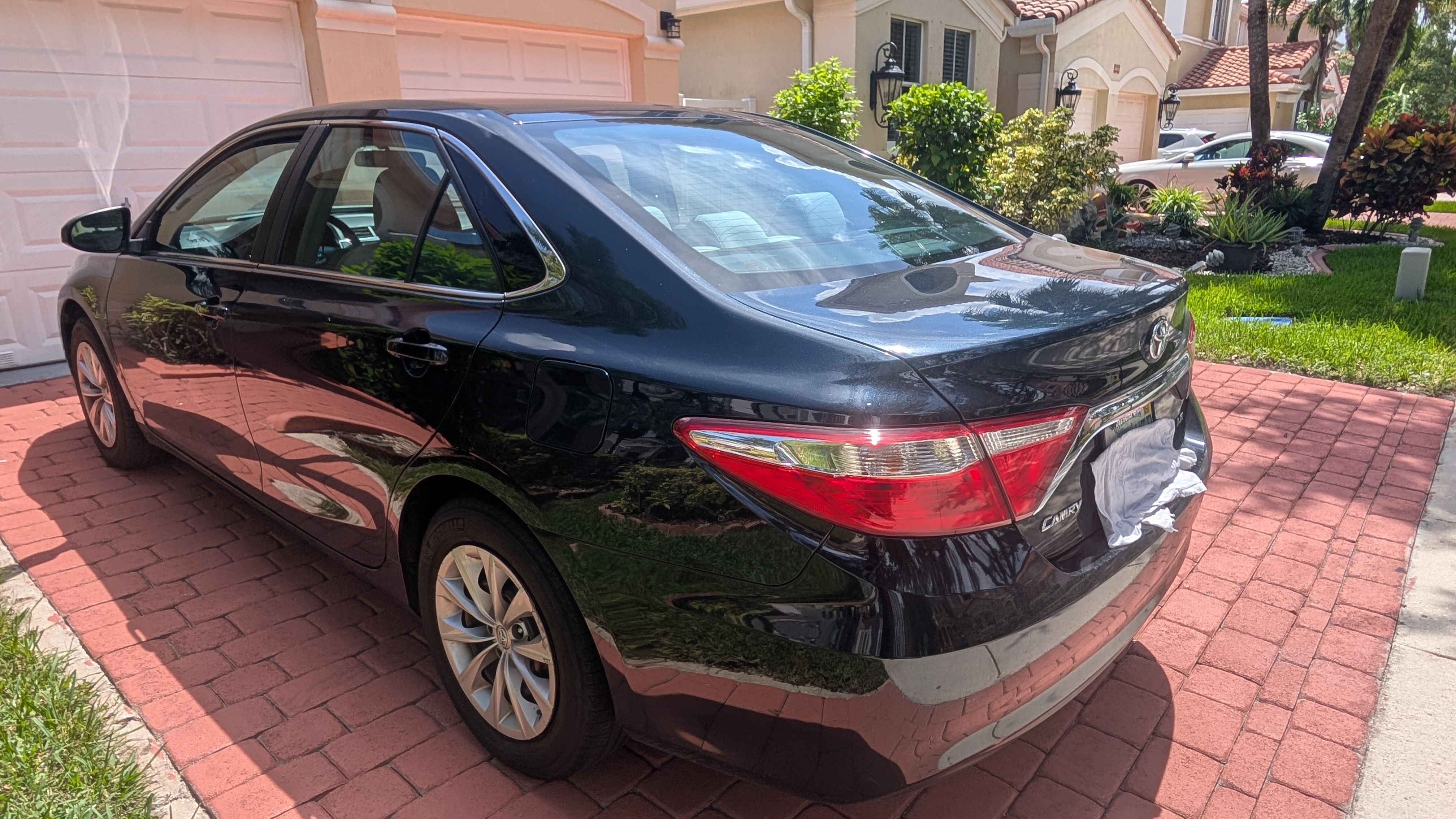 Used 2017 Toyota Camry LE FWD image 6