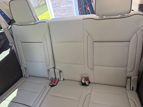 Used 2022 GMC Yukon Denali w/ Denali Premium Package image 8