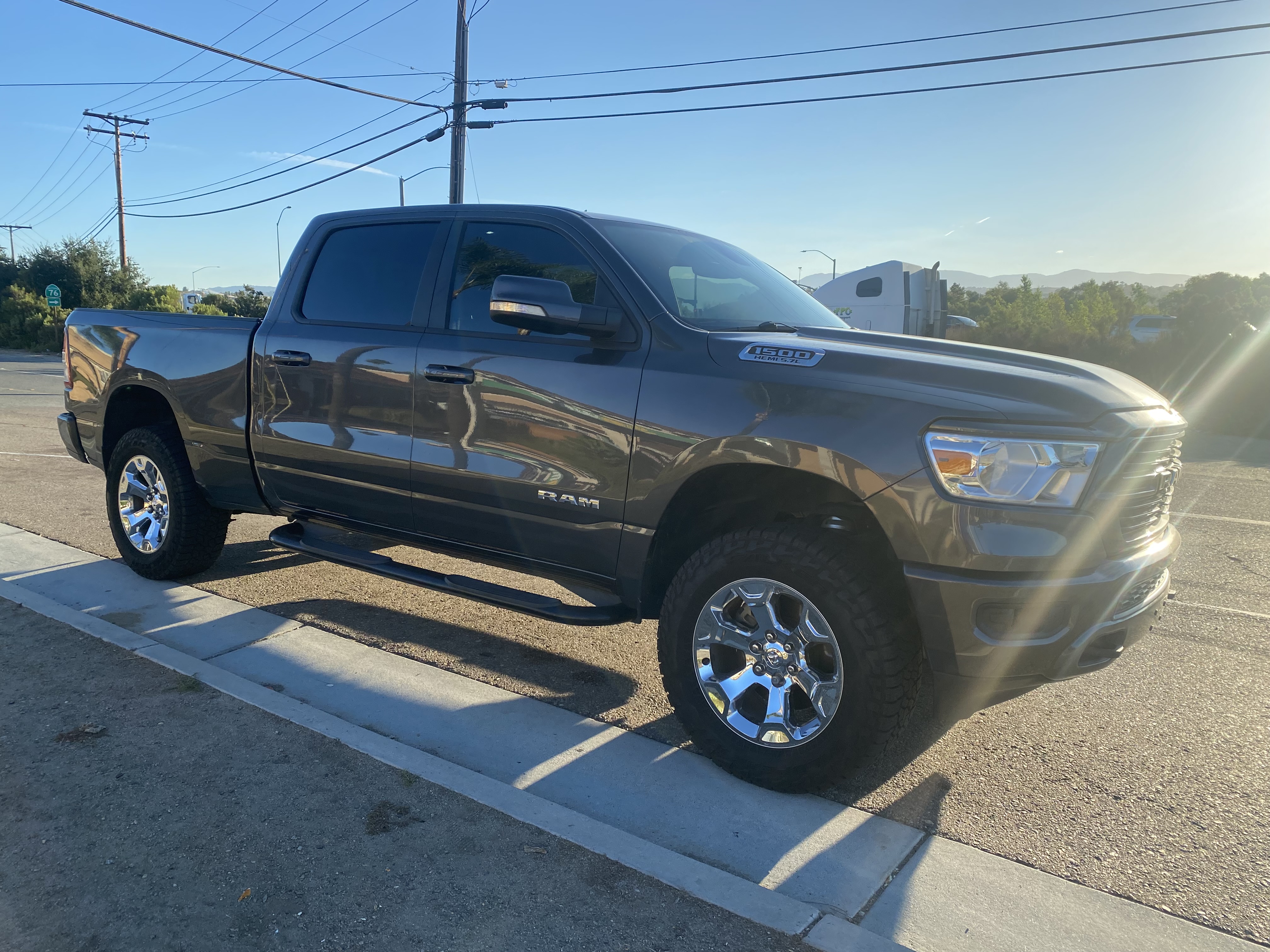 Used 2019 RAM 1500 Big Horn AWD/4WD image 1