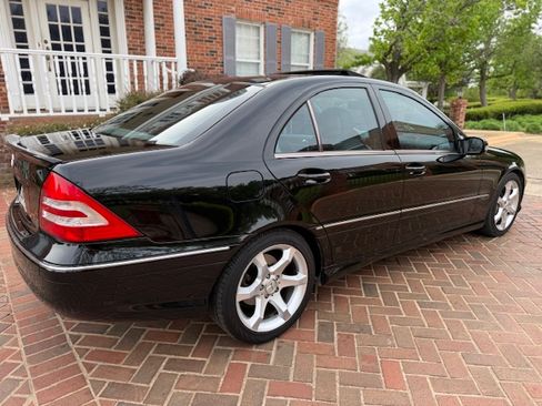 Used 2007 Mercedes-Benz C 230 Sedan image 2