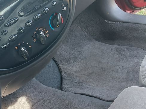 Used 1999 Ford Taurus SE image 9