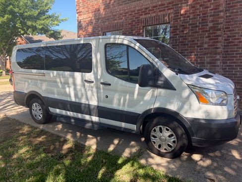 Used 2019 Ford Transit 150 XLT image 1