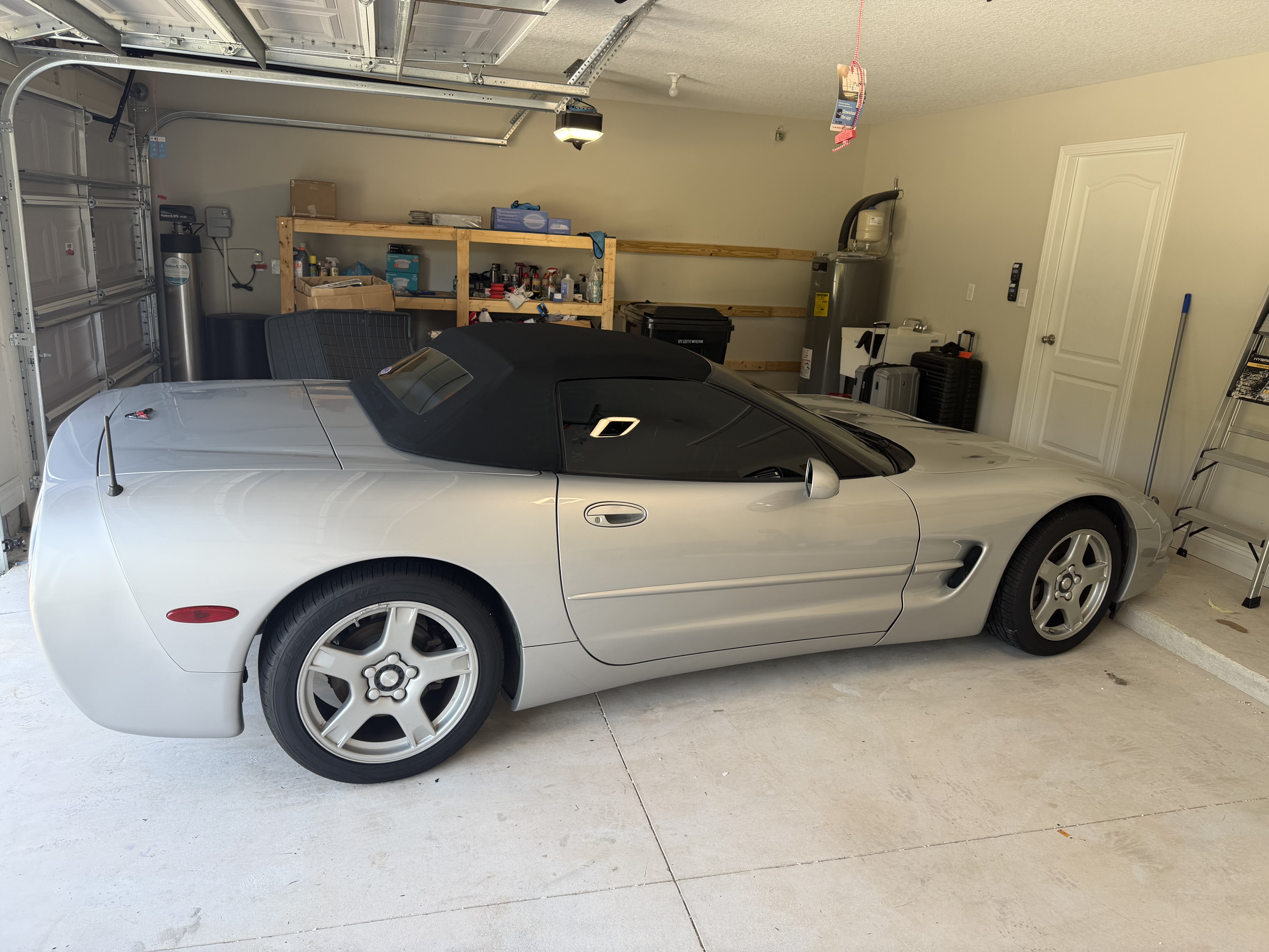 Used 1998 Chevrolet Corvette Convertible w/ Memory Pkg RWD image 9