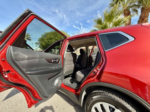 Used 2015 Nissan Rogue S image 14