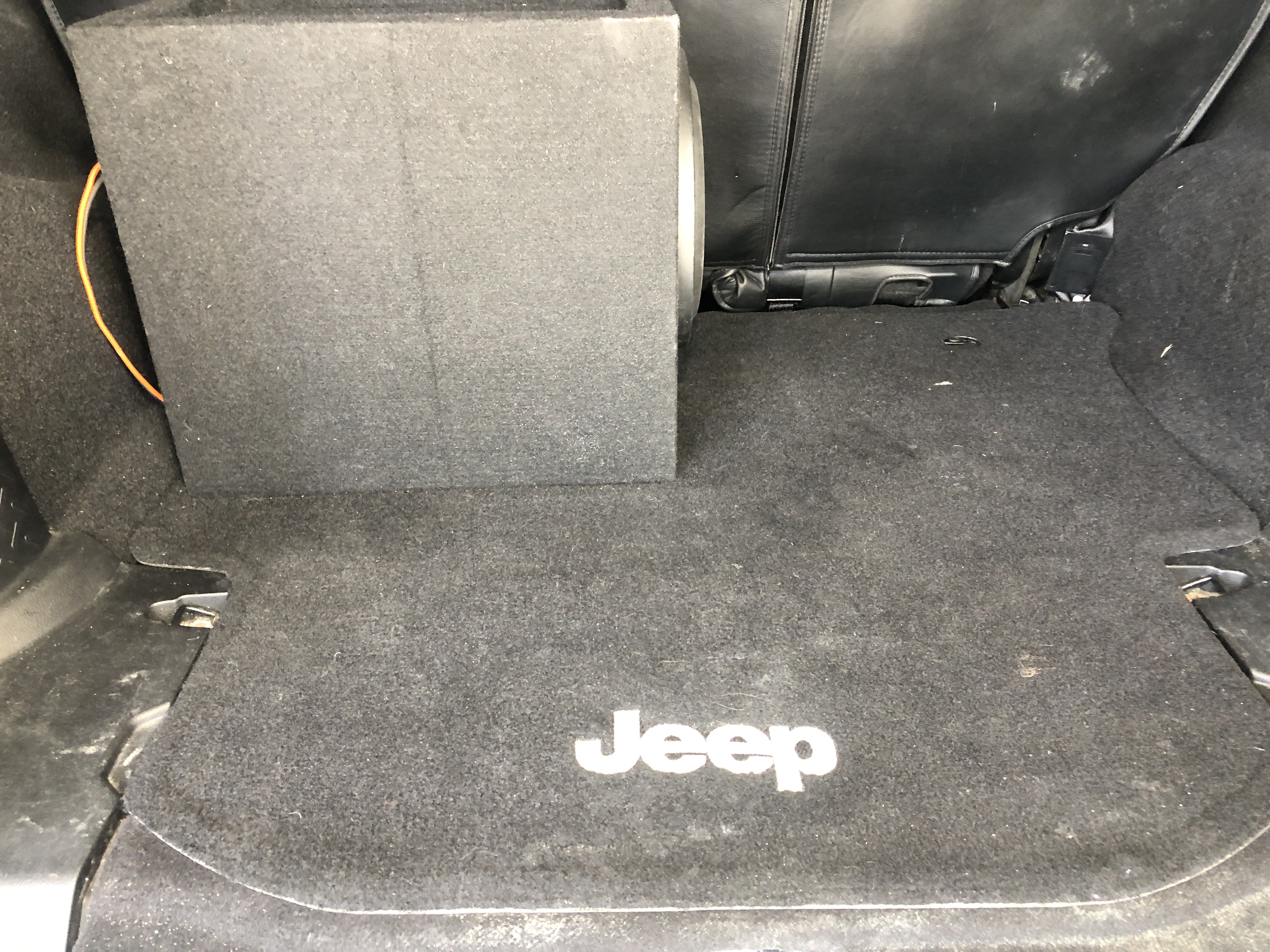Used 2015 Jeep Wrangler Unlimited Sahara w/ Connectivity Group AWD/4WD image 22