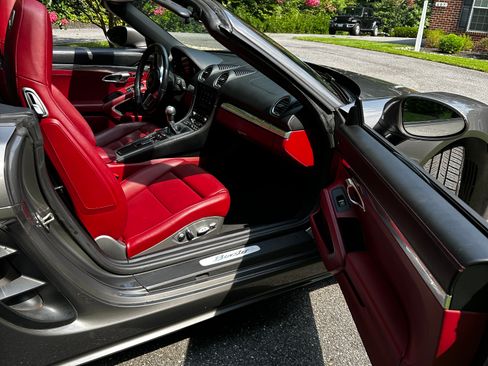 Used 2018 Porsche 718 Boxster RWD image 11