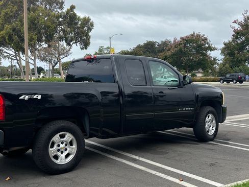 Used 2007 Chevrolet Silverado 1500 LT w/ 1LT Convenience Package AWD/4WD image 4